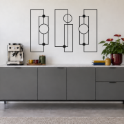 Órbita Linear preto, composição metálica de três módulos, tamanho 80 cm, em ambiente residencial